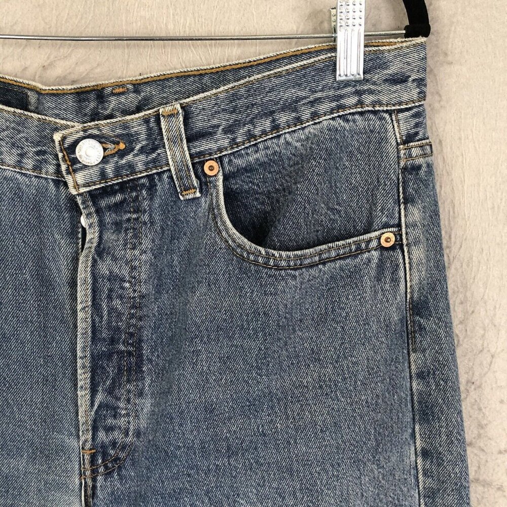 VTG Levis 501 Jeans Men 34x30 Blue Light Wash Straight  Button Fly USA 90s Y2K - Picture 16 of 16